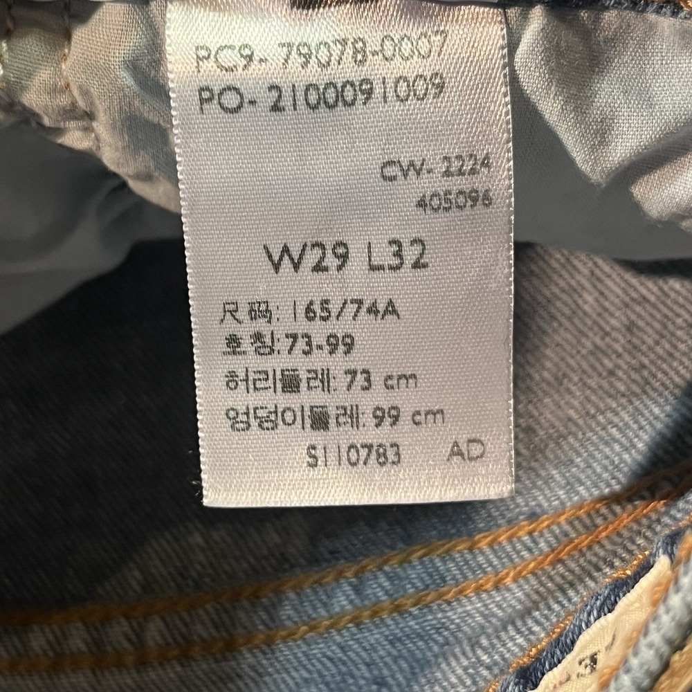 Levis Jeans Womens 29 Blue Premium Denim Ribcage Straight Button Fly 29x32 EUC - Picture 9 of 10
